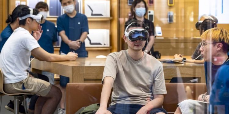 Apple sues former Vision Pro employee for allegedly stealing ‘thousands of documents’ before joining Snap